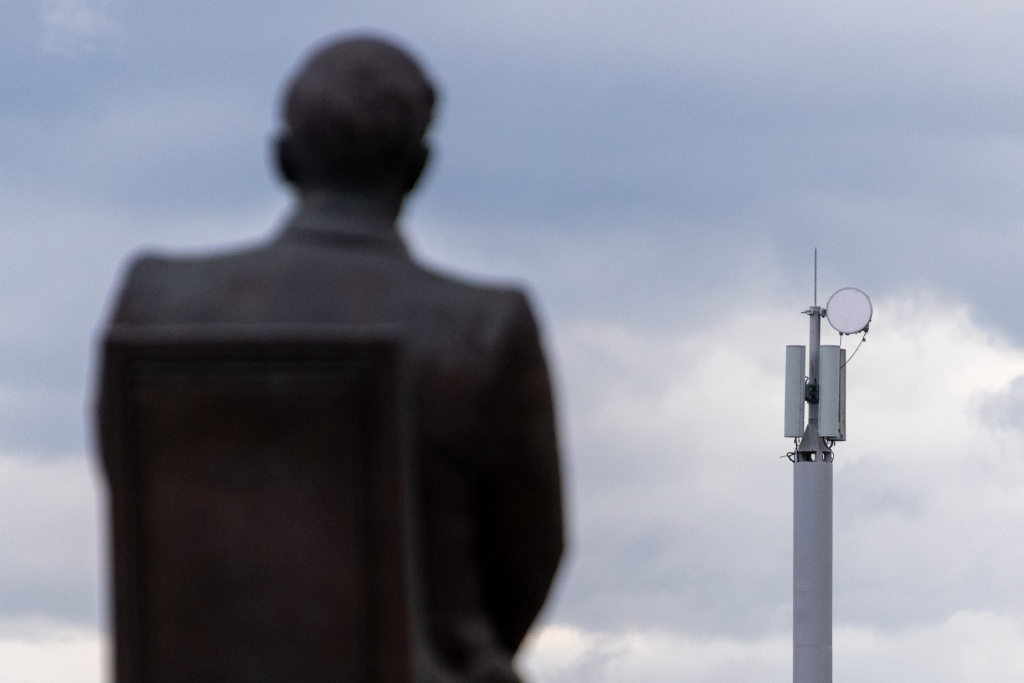 БС.jpg памятник и БС.jpg